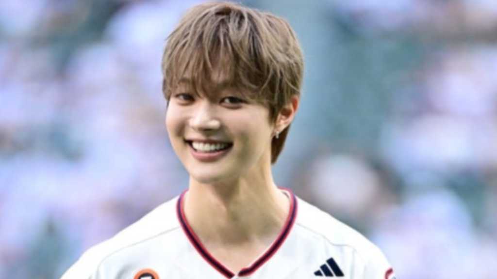 EJ of &TEAM appeared at a KBO League game in Seoul and threw the ceremonial first pitch.