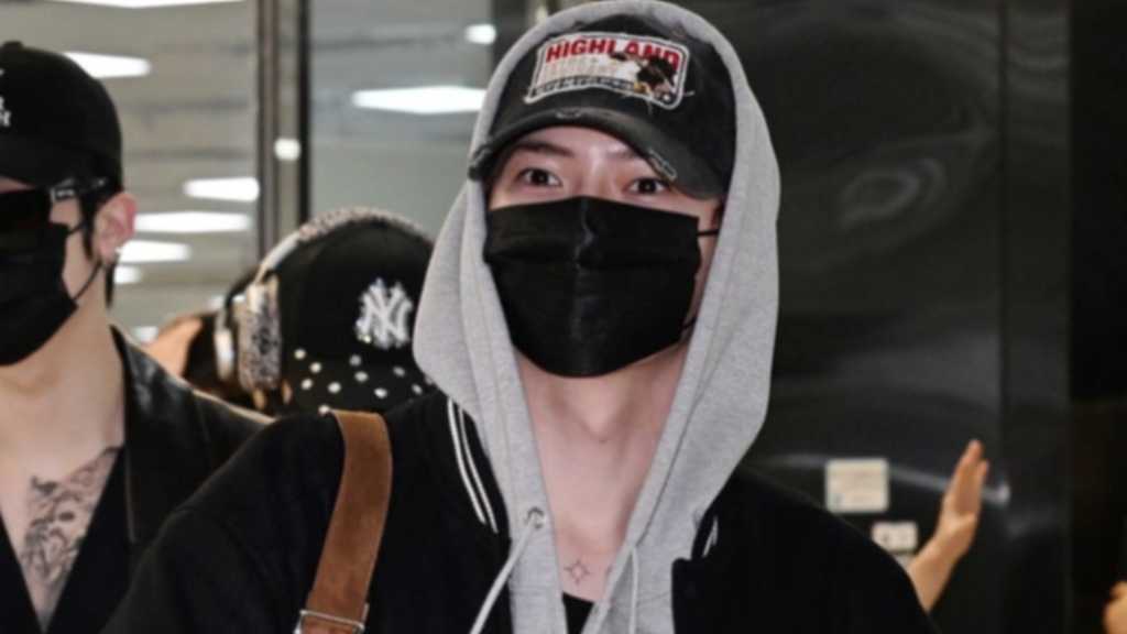 ZEROBASEONE returns to Korea after a successful Japan tour, performing for 54,000 fans and enjoying free time in Harajuku and Akihabara.