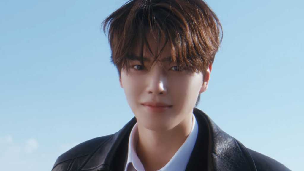 ILLIT released the MV for “You’re Under Arrest,” featuring a surprise appearance by Song Kang and a stylish agent-themed story.