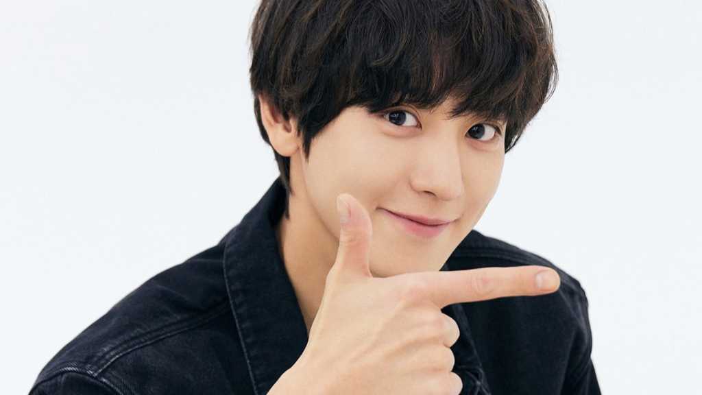 EXOのチャンヨルが約1年ぶりにソロアルバム「Upside Down」をリリース。多様なジャンルの楽曲を収録し、ファンとの交流を楽しみにしている。