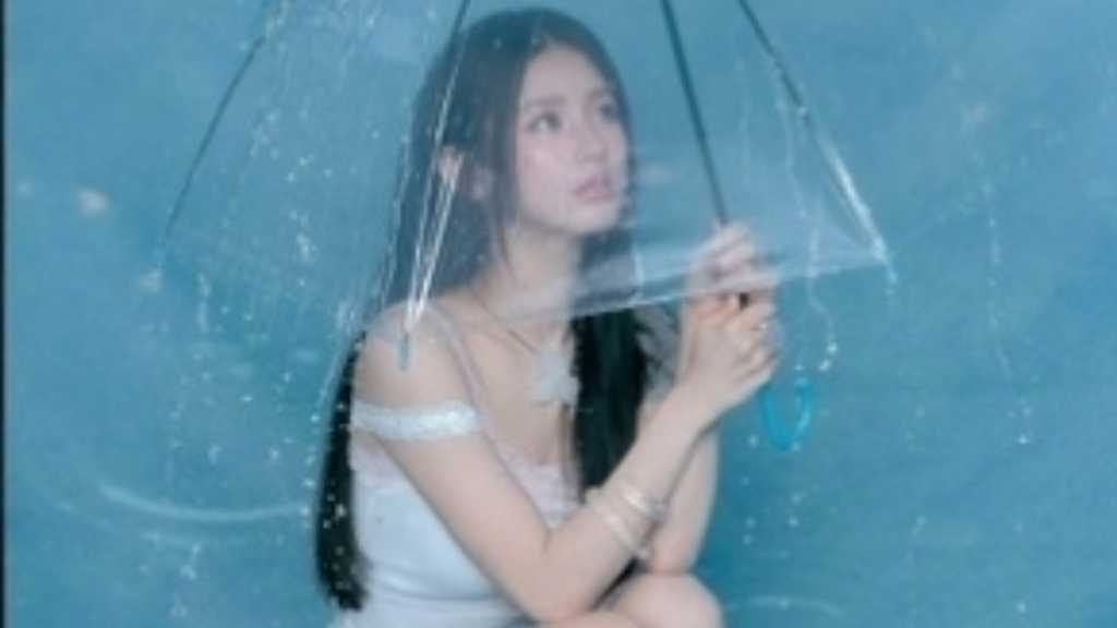 Miyeon from (G)I-DLE reveals her 2nd mini-album 'MY, Lover' with 7 tracks, exploring themes of love and separation.