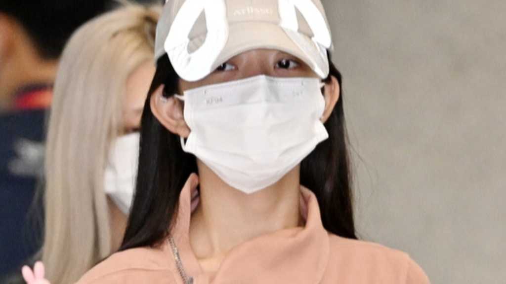 IVE arrived in Korea after performing at 'Music Bank in Lisbon'. The article includes reports on their activities and other artists' achievements.