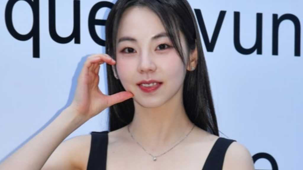A photo wall event for the brand 'vunque' took place in Seoul, attended by Sohee, THE BOYZ's Q, former Apink's Son Naeun, and Lee Jihoon.