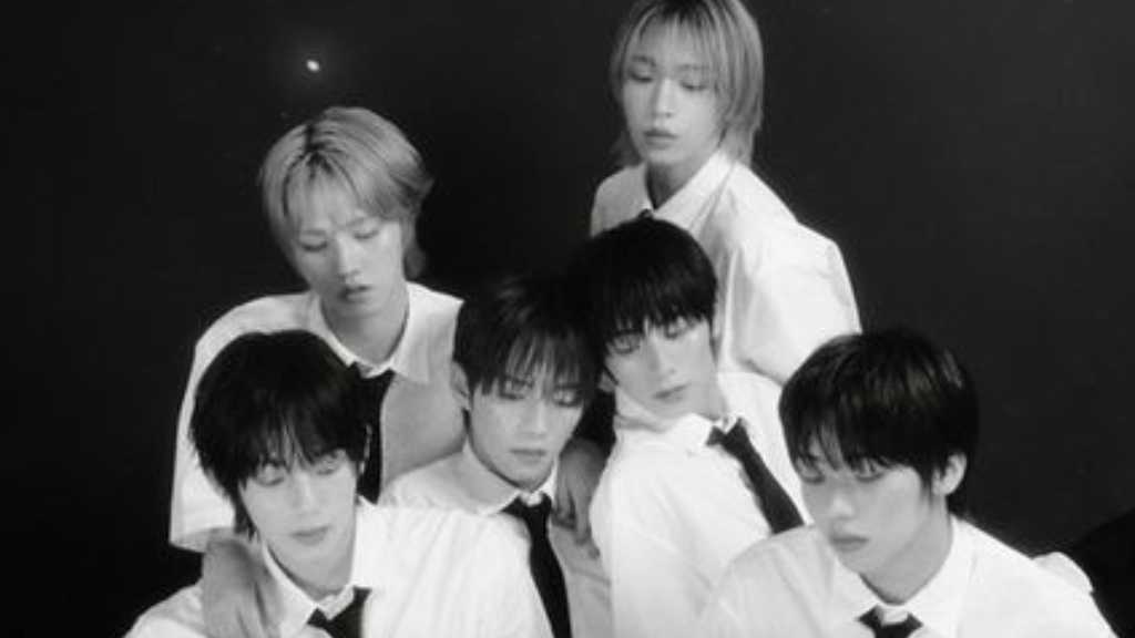 AHOF's latest photoshoot in Singles features a 'Tropical Night' theme, showcasing their charm and discussing their debut stage experiences.