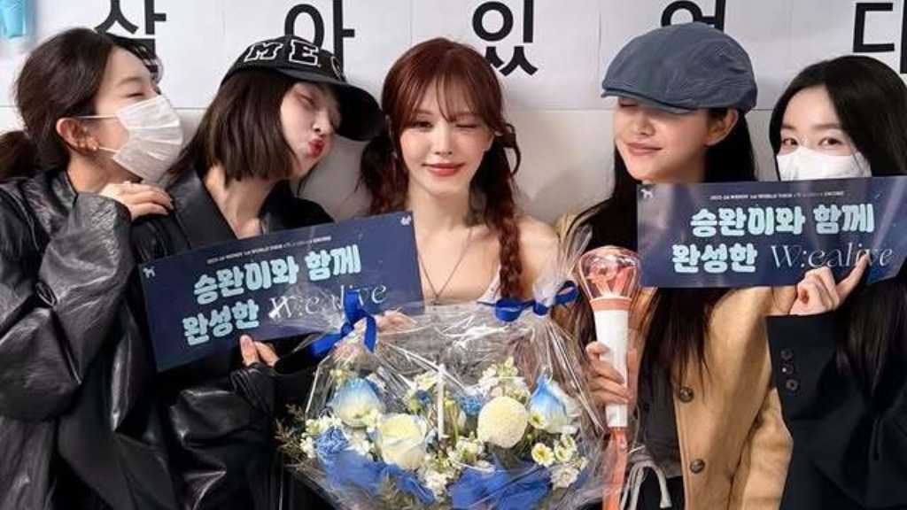 Red Velvet gathered to support Wendy at her concert, sharing heartfelt messages and celebrating her performance with fans.