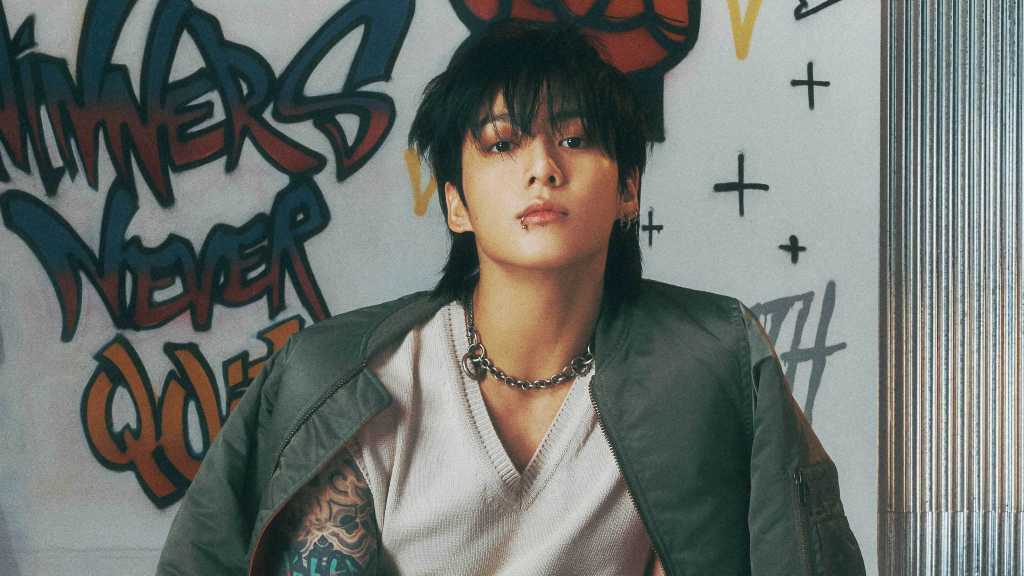 ジョングクが児童向け伝記に収録され、韓国歌手初の快挙。BTSはニューアルバムでビルボード1位を獲得し、ワールドツアーを展開中。