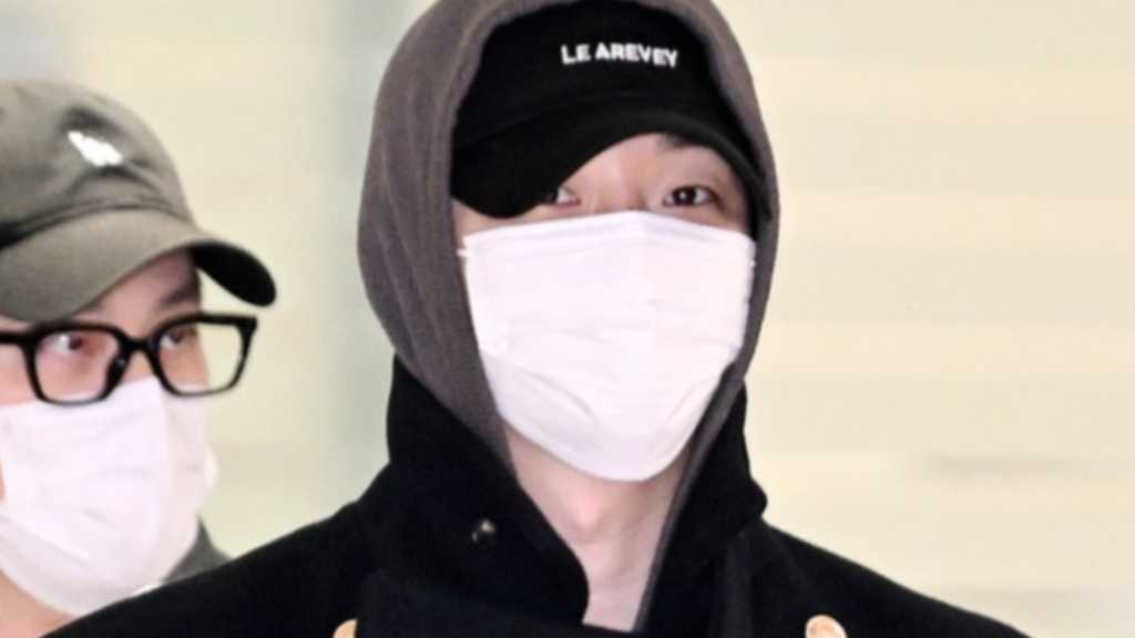 2PMのジュノがタイでのファンミーティングを終え帰国。誕生日を祝うイベントで新曲を披露し、ファンが保護施設に寄付を行った。