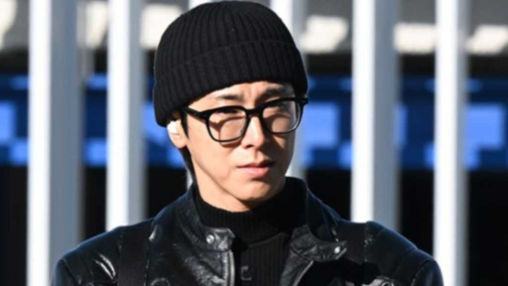 Tohoshinki departs for Japan via Incheon for their fan club event on November 22-23 at Kobe World Memorial Hall.