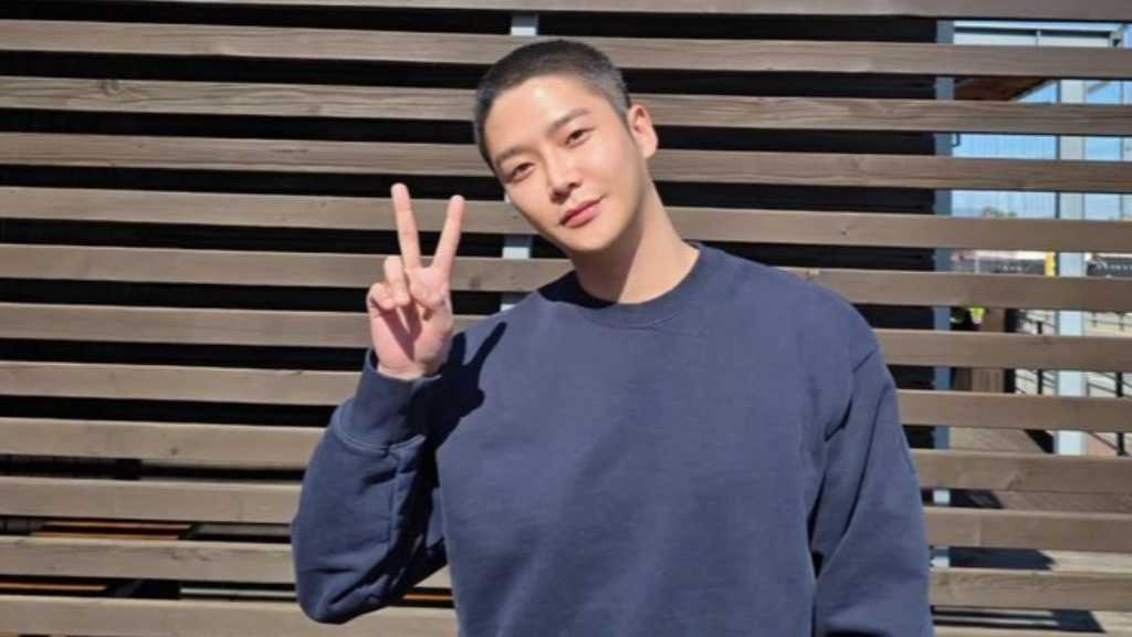 SF9のロウンが本日入隊。俳優としても活躍し、ドラマや映画に出演。入隊前に髪を刈り、ビジュアルも話題に。