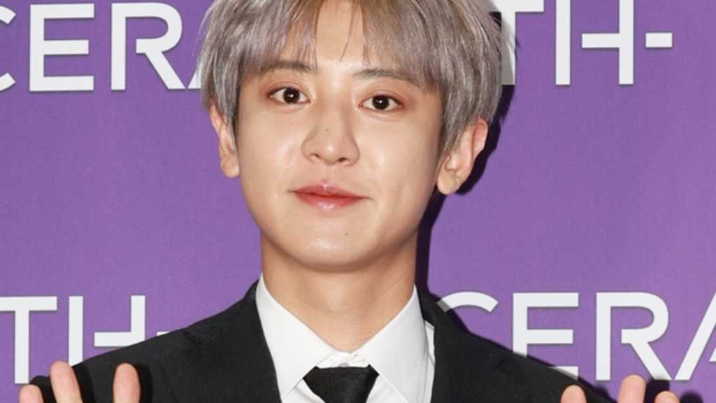 EXOのチャンヨルが8月25日に2ndミニアルバム「Upside Down」を発売し、オフラインイベントやスペシャル公演を予定。