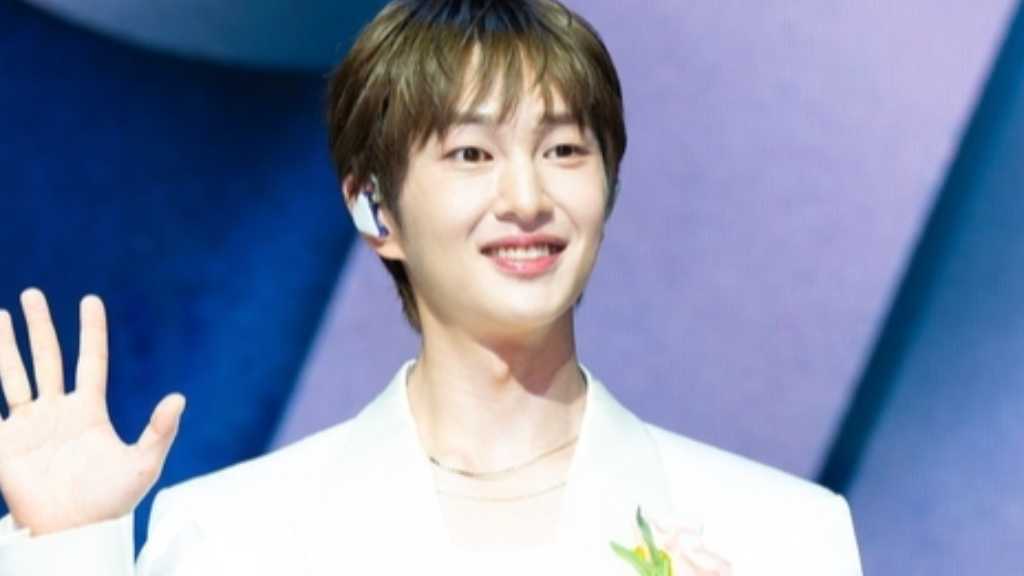 Onew of SHINee reveals Asia fan meeting tour 'TOUGH LOVE' coinciding with his 5th mini album release on March 9.