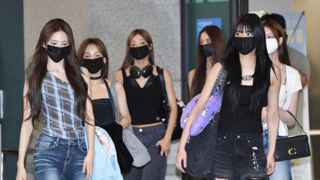 izna arrives in Korea after KCON LA 2025, showcasing a hilarious performance and new song 'BEEP'. Other artists also shine at SBS.