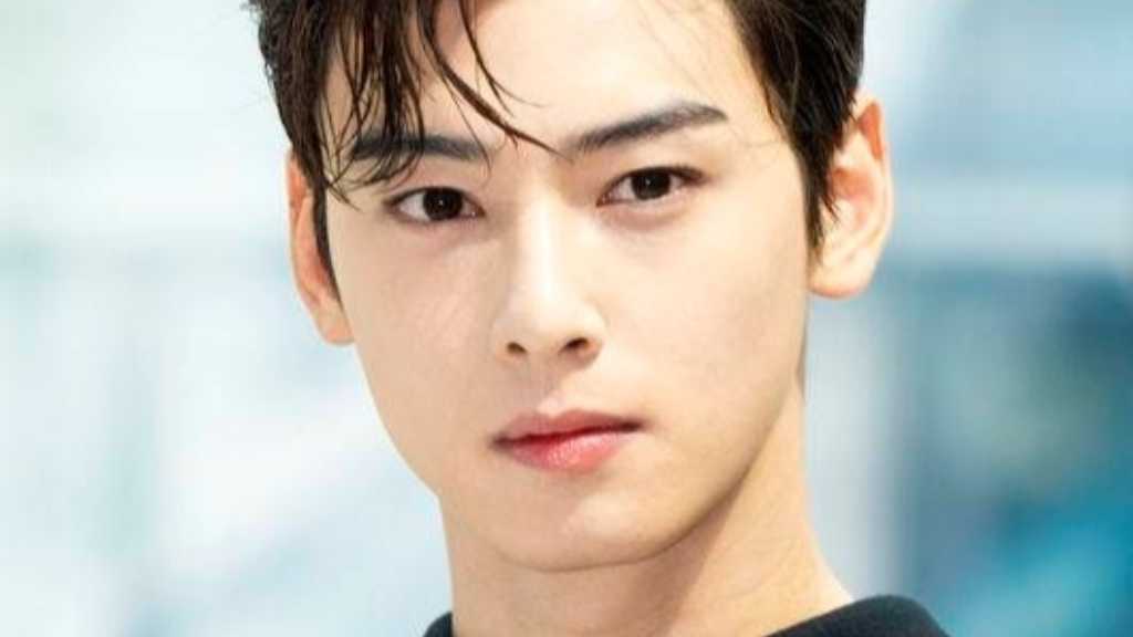 ASTROのチャウヌが200億ウォンの追徴金を全額納付し、ファンに謝罪。今後は慎重に活動を進めると誓った。