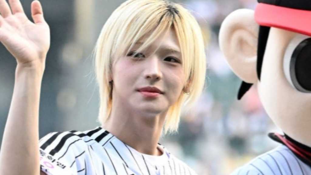 At the KBO game on the 14th, special guests from idntt threw the first pitch and hit. The event took place at Jamsil Stadium in Seoul.