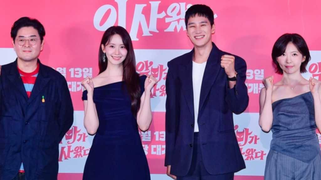 映画「悪魔が引っ越してきた」の制作報告会が行われ、少女時代のユナが出演。ユナは二面性のあるキャラクターを演じる。