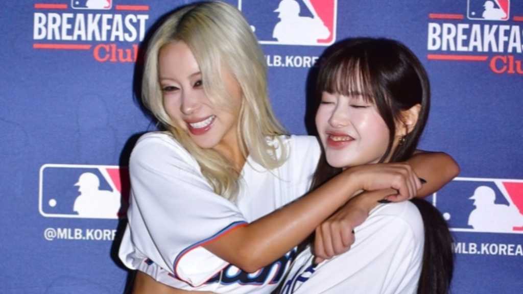 Chuu and WJSN’s Dayoung attended MLB’s new “MLB Breakfast Club” event in Seoul, which promotes starting the day positively with morning baseball.