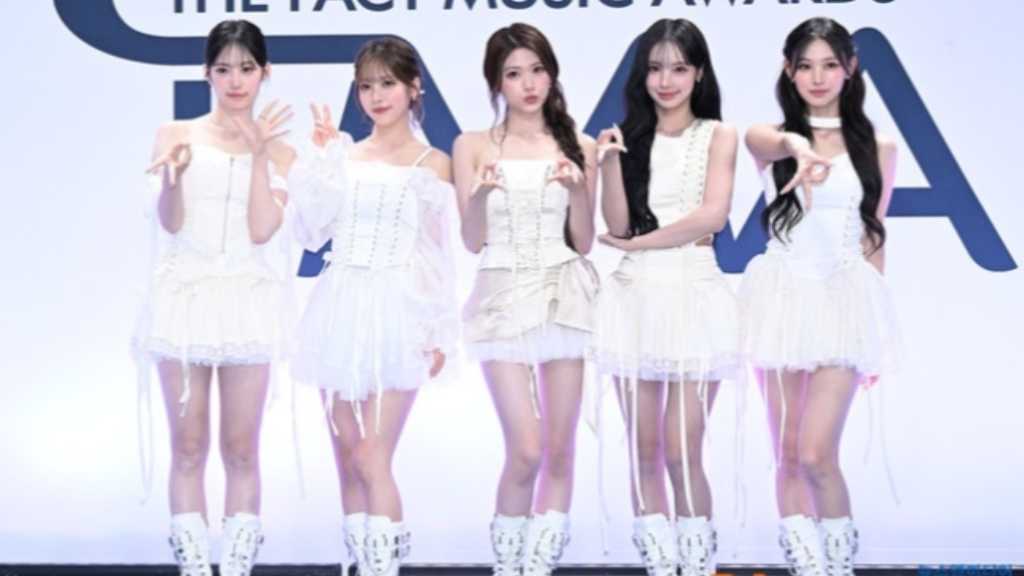 RESCENE appeared at the red carpet for the 2026 THE FACT MUSIC AWARDS in Busan, where many top artists gathered.