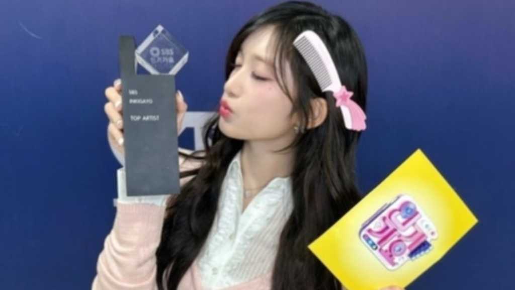 IVE's 'XOXZ' wins first place on SBS 'Popular Song', adding to their trophy collection after a month of achievements.