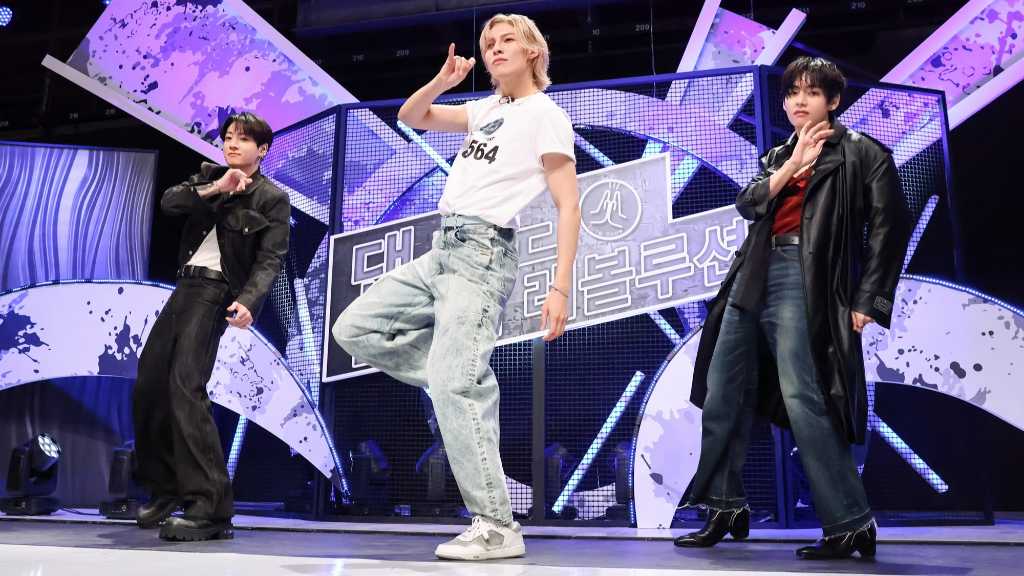 Tonight, Snow Man's special features a dance battle with BTS's V and Jungkook as guests, celebrating the show's 3rd anniversary.