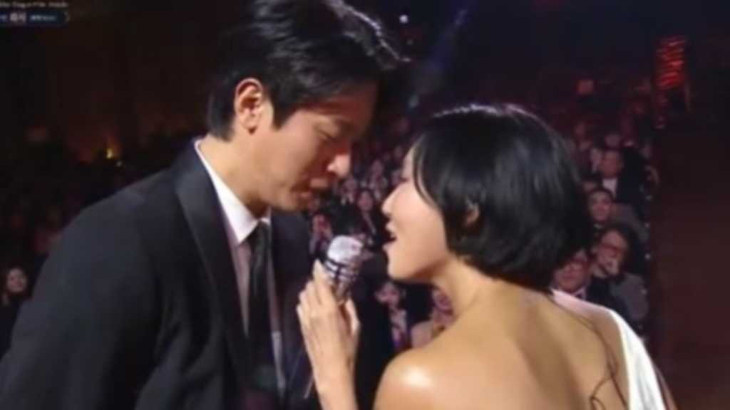 Hwasa from MAMAMOO performed at the Blue Dragon Awards with Park Jung-min, showcasing her new song 'Good Goodbye' in a memorable stage.