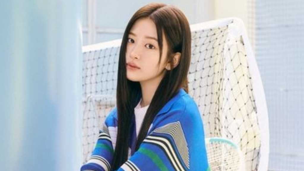IVEのユジンが「VOGUE KOREA」のデジタルカバーに登場し、ラコステのモデルとして活躍。ファンコンサートを成功させ、ワールドツアーを予定。