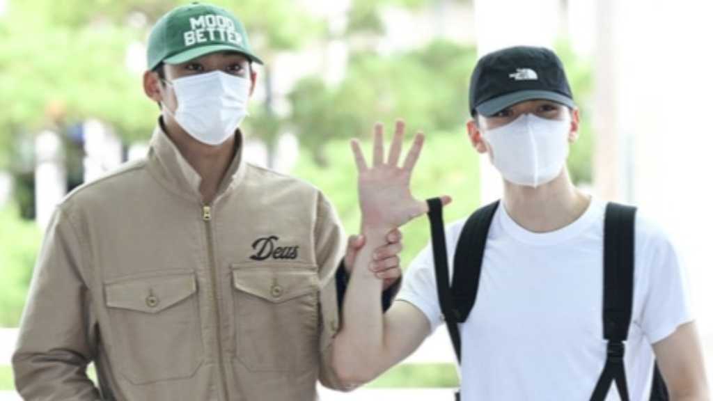 SEVENTEEN's Mingyu and Vernon depart for Hong Kong for their world tour, performing at Kai Tak Stadium on the 27th and 28th.