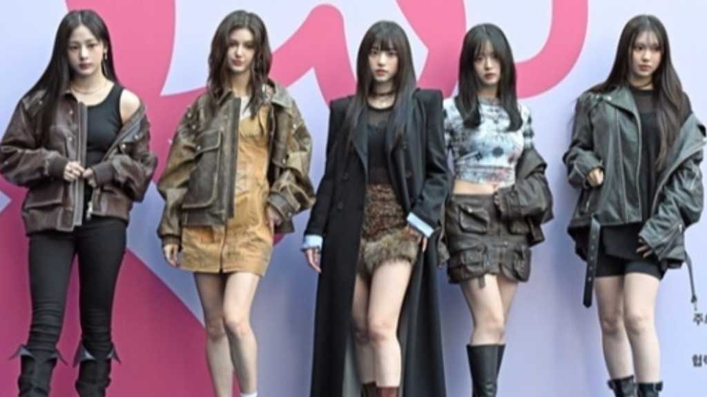 KBSがNewJeansに関する誤情報を放送し謝罪。訴訟状況についての誤解が生じ、リスナーからの請願も発生。