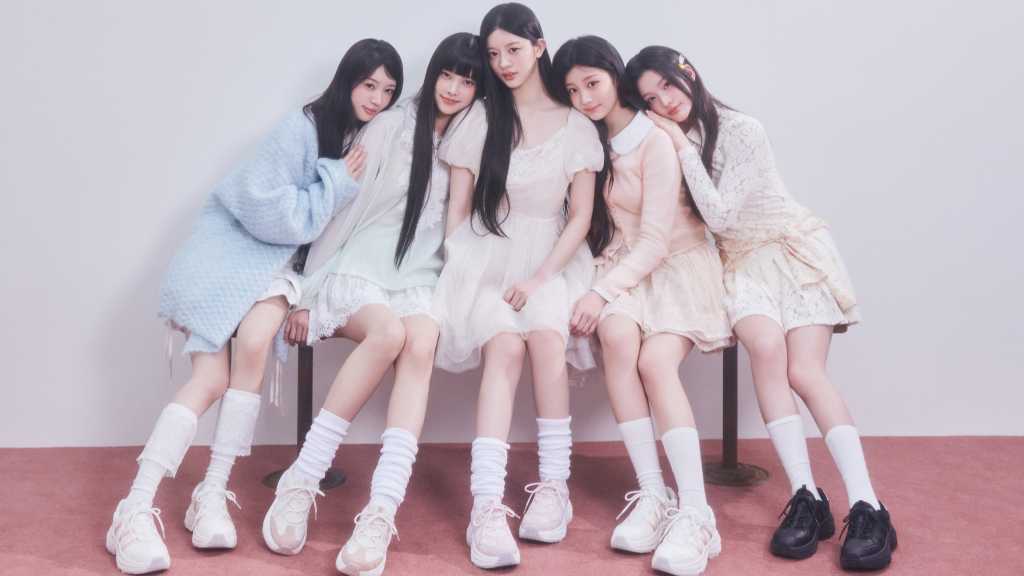 ILLITが広告界で注目を集め、FILAやRockfish Weatherwearとコラボ。4月30日に新アルバムをリリース予定。