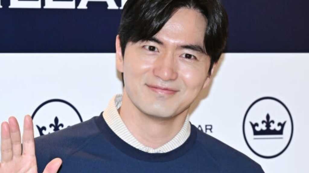 イ・ジヌクがポップアップストアオープンイベントに出席。新ドラマ「エスクァイア」が高視聴率を記録。