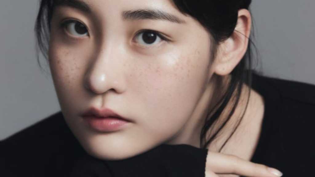 女優キム・ミンハがドラマ「テプン商事」で共演した2PMのジュノに感謝。彼との信頼関係が演技に活かされ、楽しい撮影エピソードを振り返った。