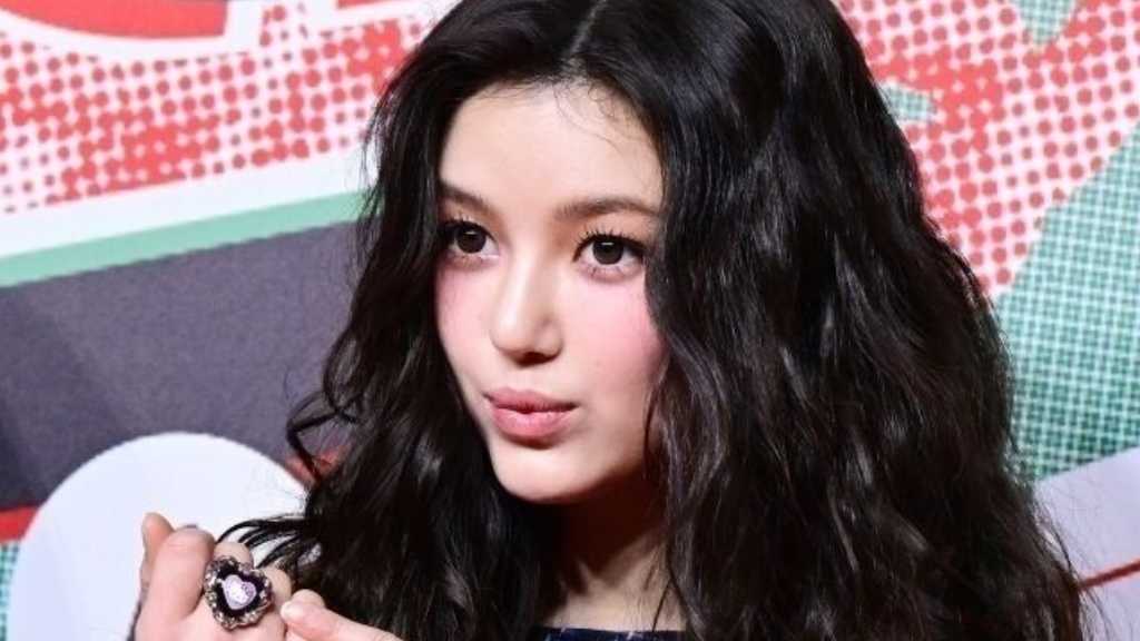 ダニエルが東京マラソン2026でランナーを応援し話題に。ADORから契約解除され、法的責任を問われる状況。