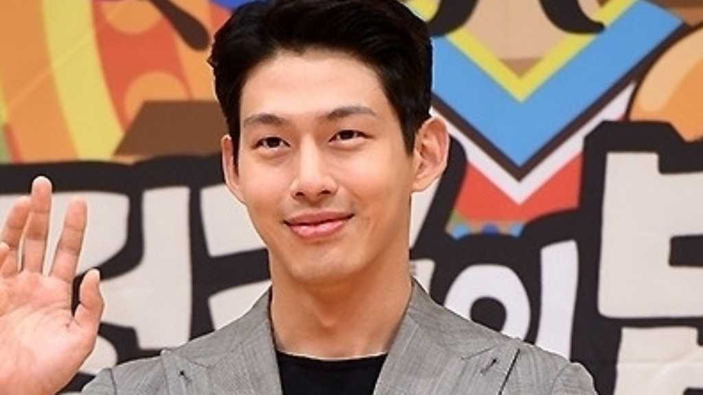 元UNのチェ・ジョンウォンがストーカー容疑で検察に送致。彼は容疑を否定し、潔白を主張している。