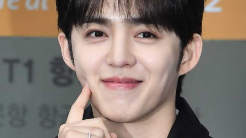 S.Coups of SEVENTEEN flew to Italy for Milan Fashion Week. The group also plans events in Singapore and will release a new single.