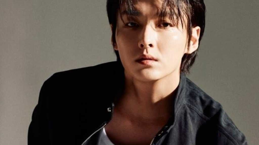 SF9's Juho will enlist in the military on November 11, continuing his career as an actor and singer after his service.