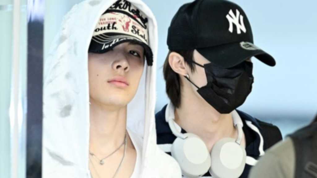 &TEAMのMAKIとEJが、ソウルでの野球試合の始球式に出席するため韓国に到着。