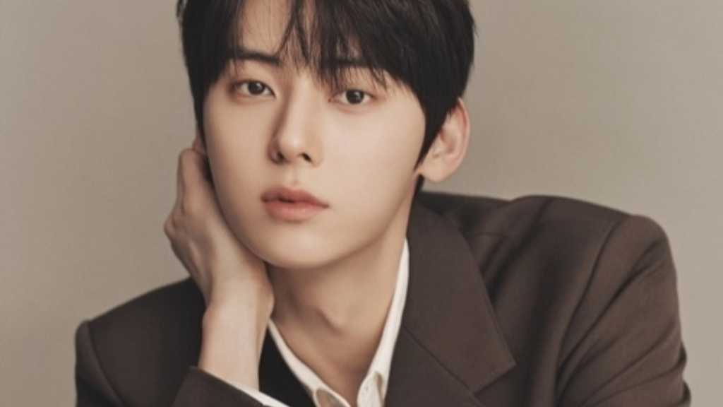 Fan Min-hyun discharged today after serving in the military. He will host the '2025 MBC Song Festival' and is active in acting.