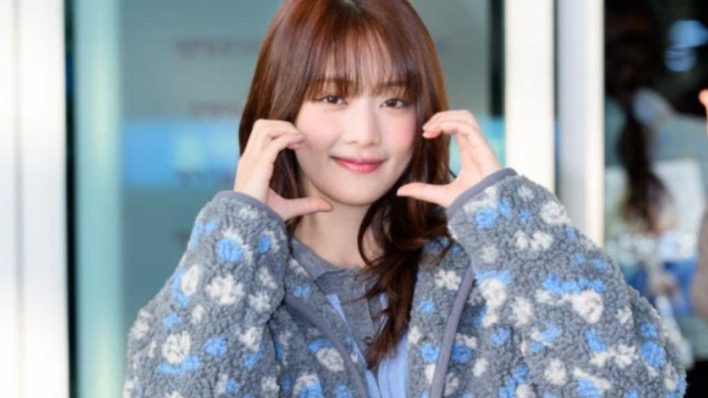 Minnie from i-dle travels to Thailand for filming. She stars in the Thai version of '50 First Dates' and collaborates with Yunho and Kai.
