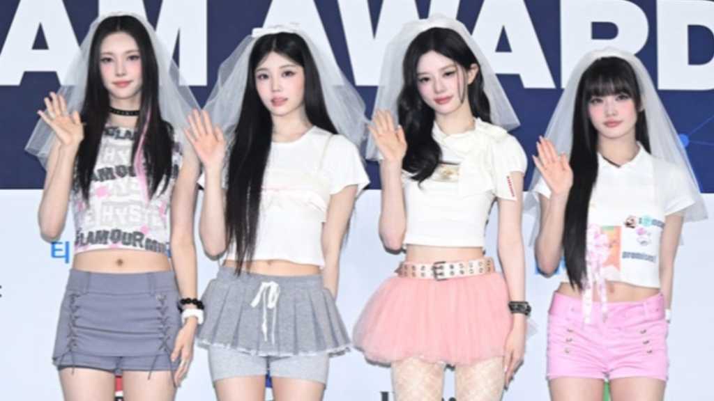 ILLIT appeared on the blue carpet at the 2026 K-WORLD DREAM AWARDS, which featured many major K-pop artists.