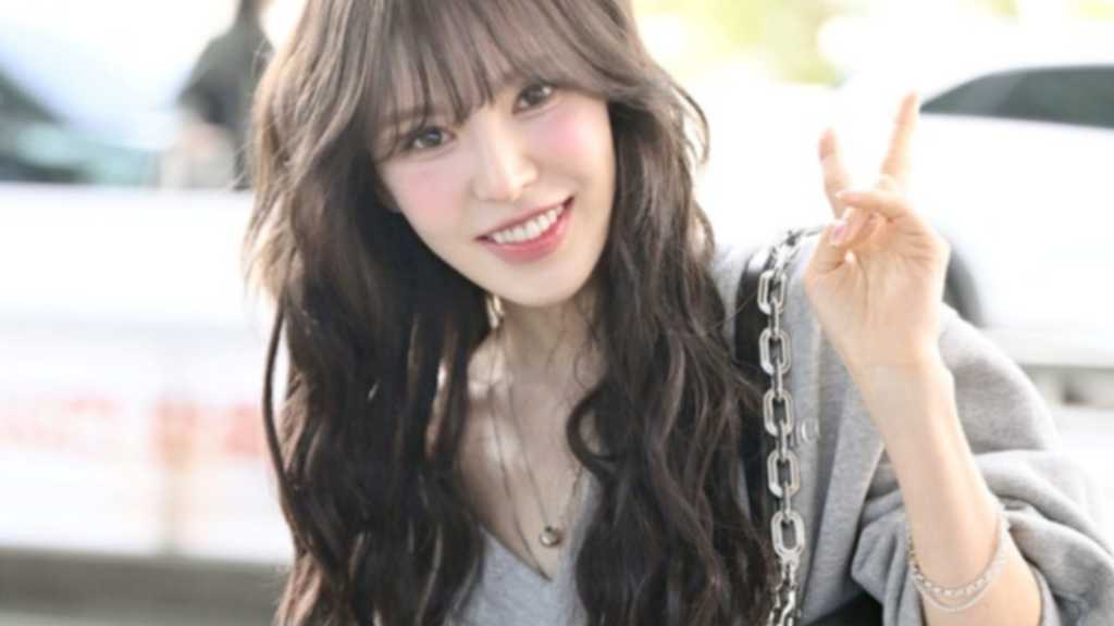 Red Velvetのウェンディが初のソロワールドツアー「2025 WENDY 1st WORLD TOUR『W:EALIVE』」のため、仁川国際空港からサンフランシスコに出国。