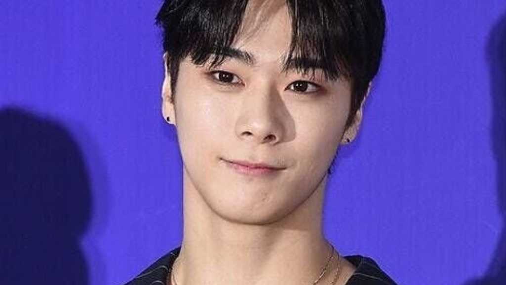 ASTROのムンビンが25歳で亡くなり、妹のムン・スアが兄へのメッセージをInstagramに投稿。音楽を通じて心を通わせていることを明かした。