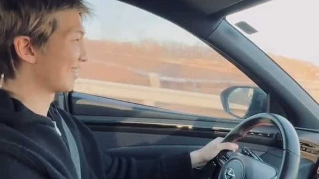 RMが運転初心者としてドライブ映像を公開。運転免許取得後、ソロ曲「Nuts」がチャートで急上昇。