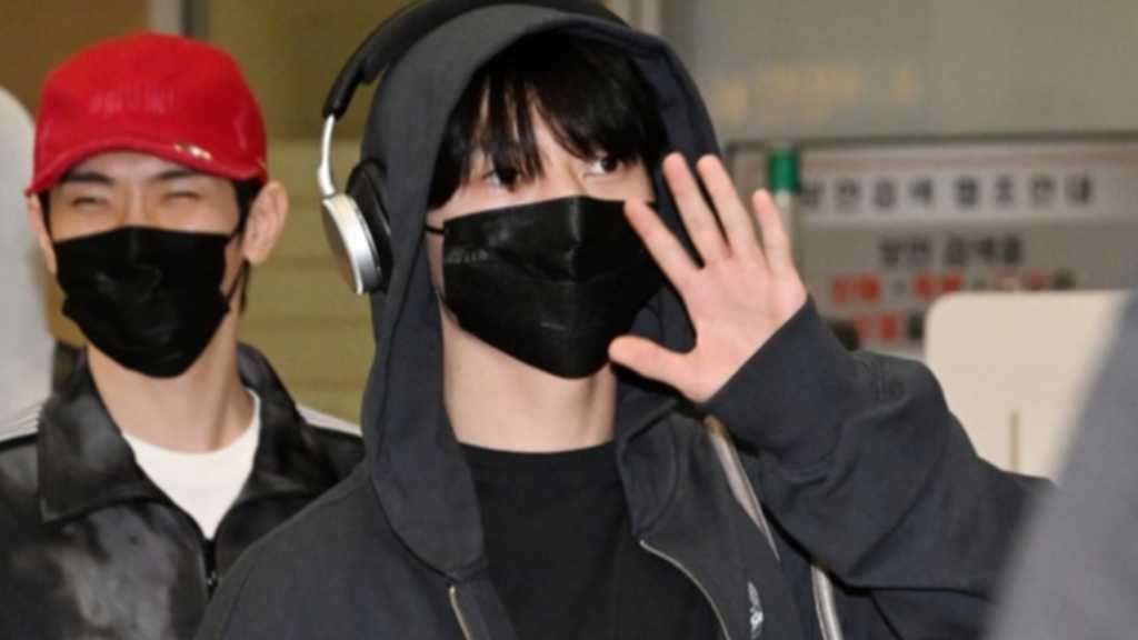 ZEROBASEONE returned to Incheon International Airport from Portugal after their performance at 'Music Bank in Lisbon' on the 29th.