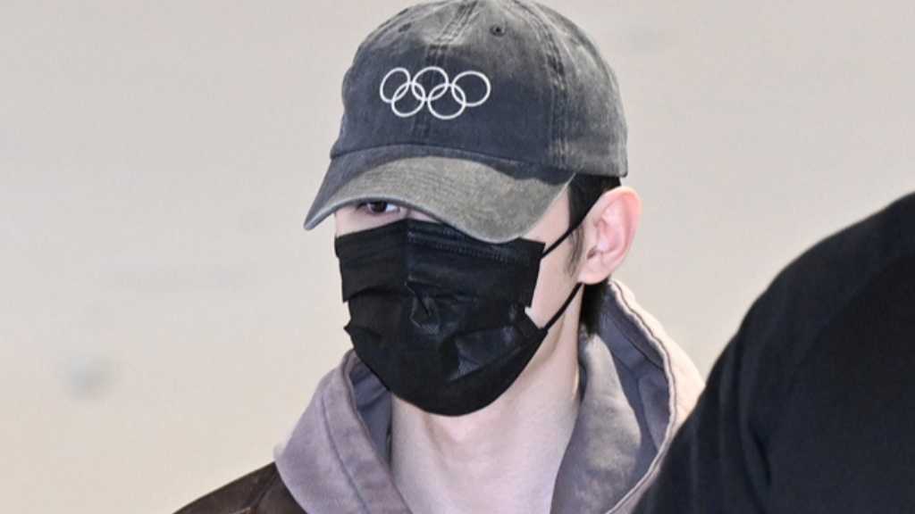 ENHYPENのソンフンがミラノ・コルティナ冬季五輪の聖火リレーに参加し、仁川空港に帰国した。