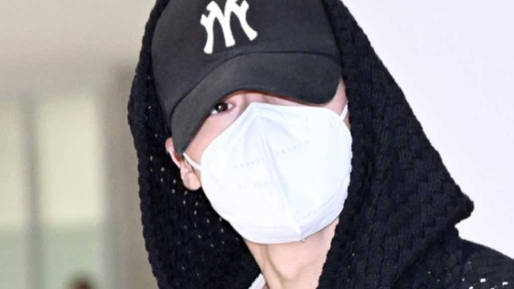 ATEEZのWOOYOUNGがミラノ・ファッションウィークを終え帰国。YEOSANGと共にBTSの「Friends」をカバー。