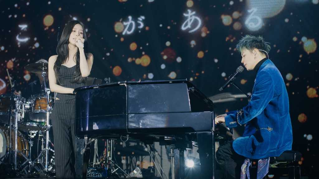 佐藤健がソウル公演でi-dleのミヨンと共演。サプライズコラボで美しいハーモニーを披露し、会場は熱気に包まれた。