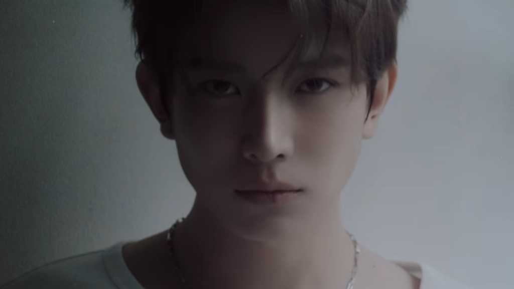 ヒスンがENHYPENを脱退し、新たなソロアーティスト名「Evan」を発表。個人Instagramを開設し、音楽活動を予告。