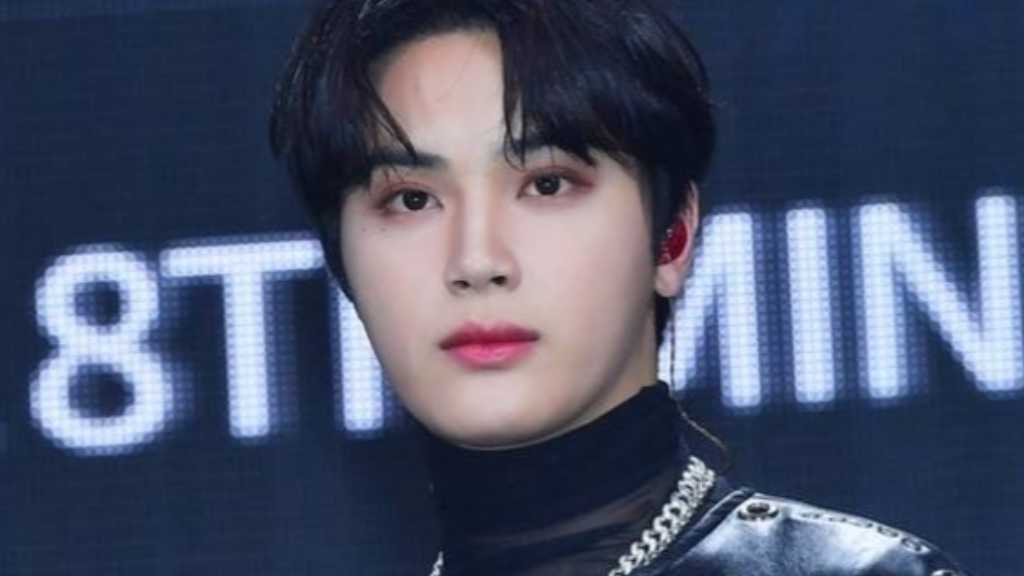 A court ordered a reporter to pay 200 million won to former THE BOYZ member Ju Haknyeon, ruling that prostitution allegations were false.