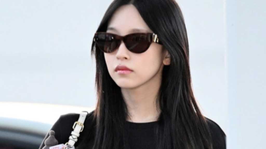 TWICE members Nayeon, Jeongyeon, Jihyo, Mina, Dahyun, Chaeyoung, and Tzuyu departed for Macau for their world tour on the 26th.