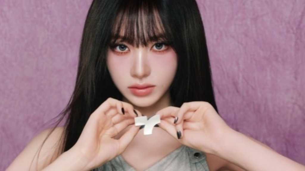 Liz from IVE is named the new global model for TONYMOLY, showcasing her trendy image and charisma in a recent photoshoot.