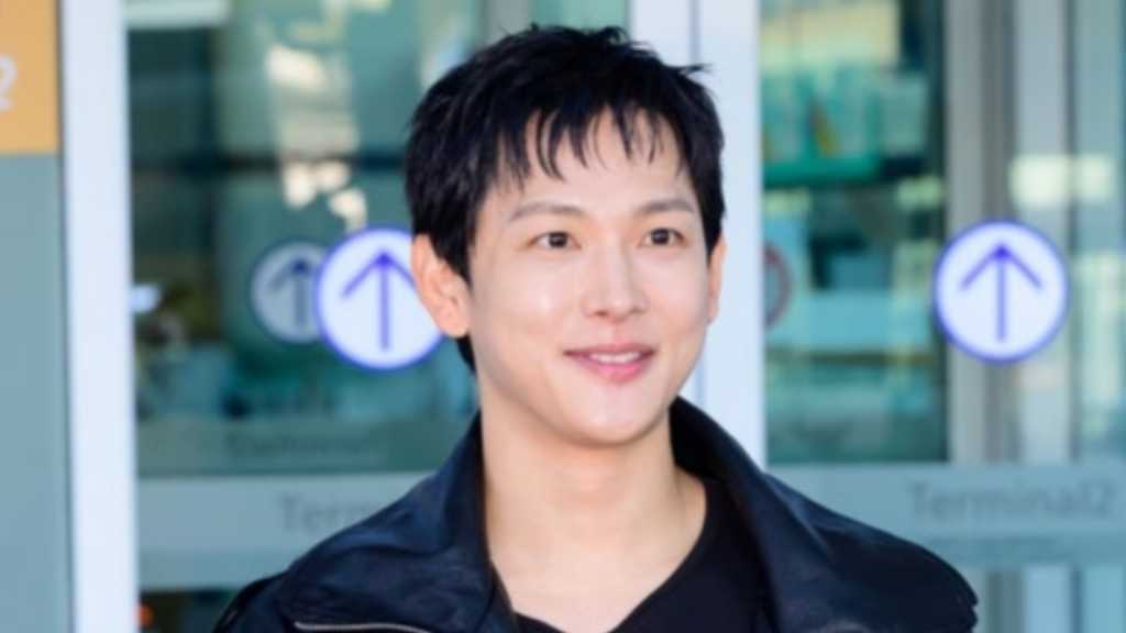 Im Si-wan departed for France through Incheon International Airport for an overseas schedule.